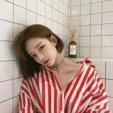 背背篓的网球少年